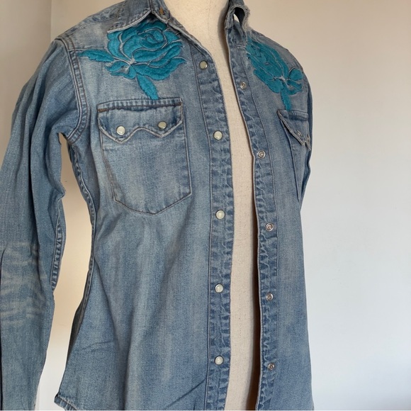 Vintage Western Denim Blue Floral Embroidered Denim Shirt - Cowgirl Chic! 🌸🤠 - Picture 16 of 16
